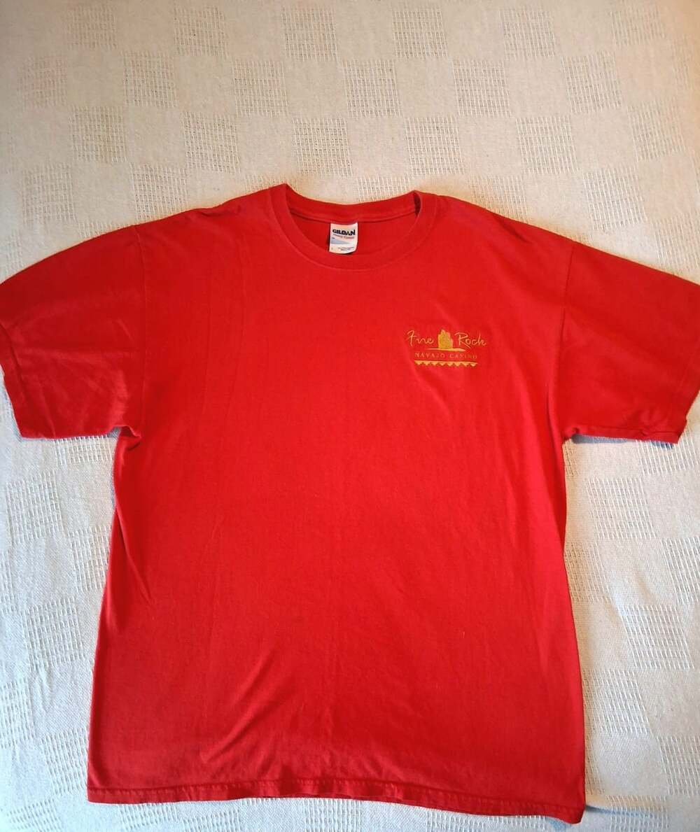 Gildan Fine Rock Navajo Casino T-Shirt Size L Red Cotton